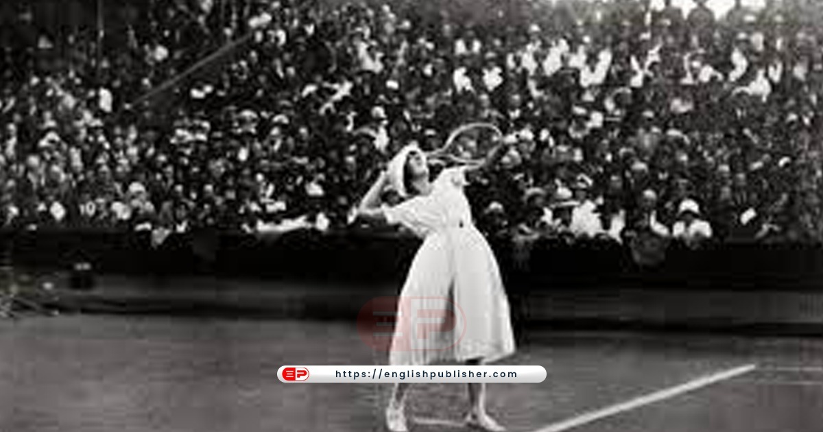 a woman playing tennis